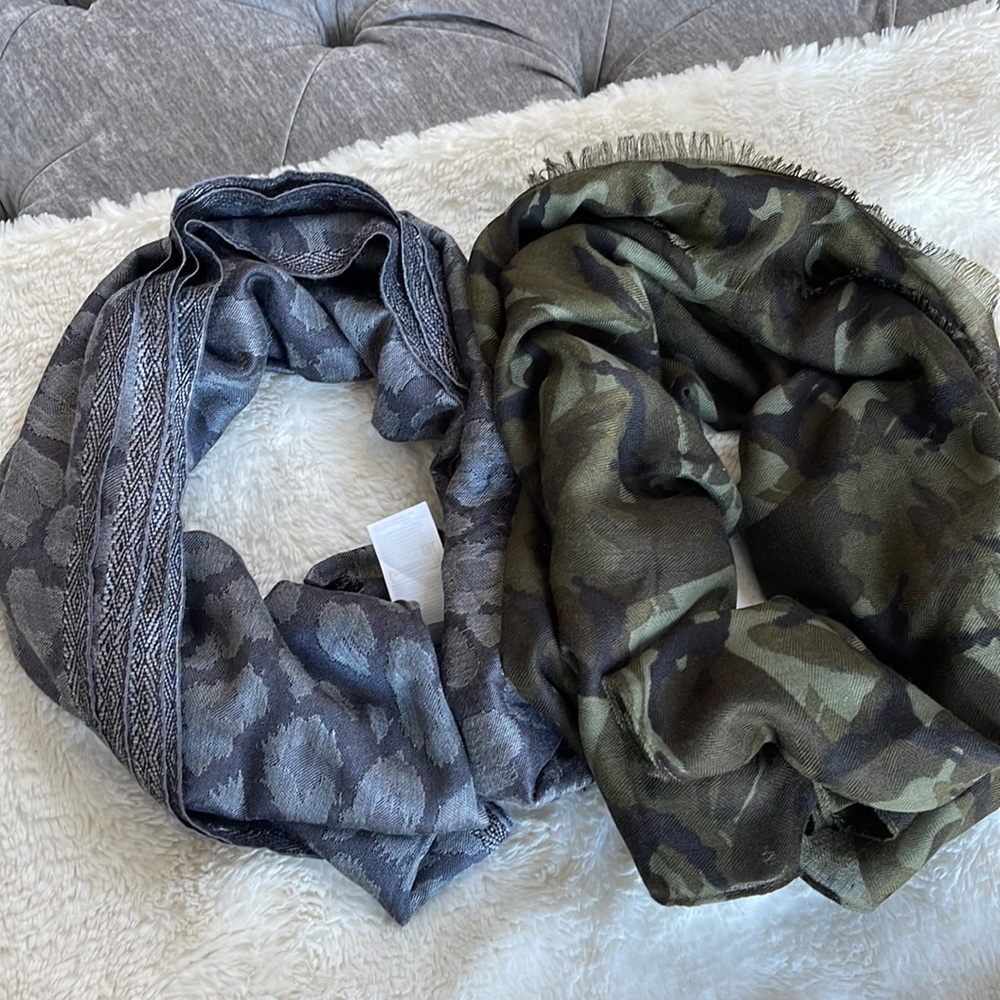 NWT 2 Banana Republic scarfs